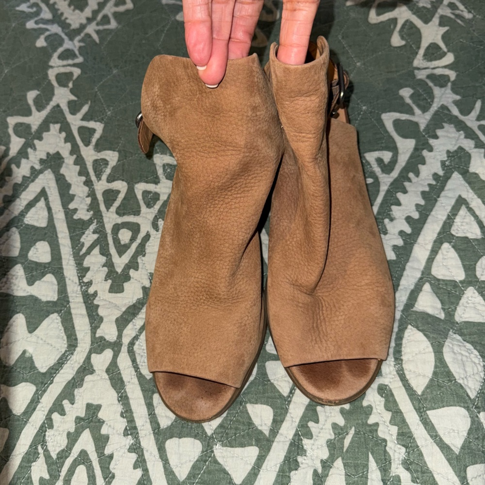 Lucky Brand Tan Heeled Boots